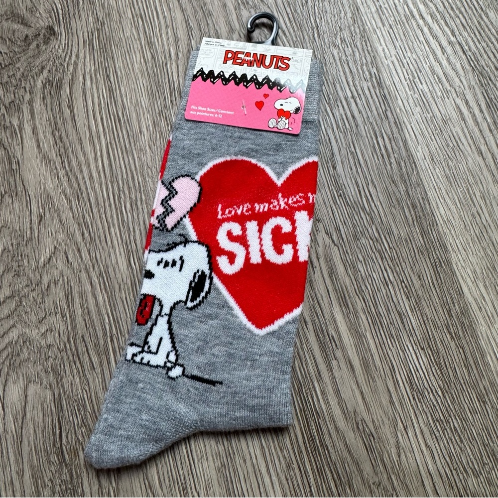 Peanuts Snoopy Valentine Crew Socks Size 9-13 NWT